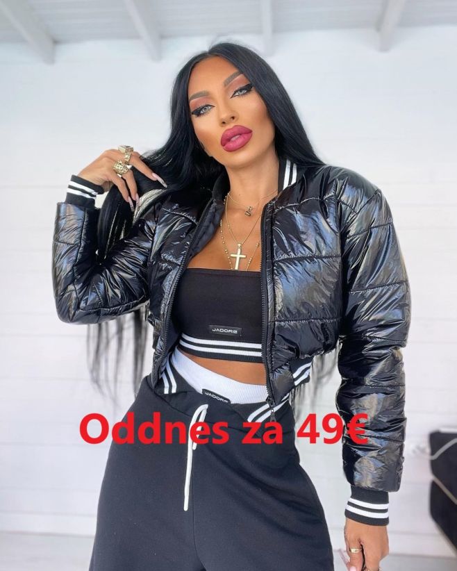 Oddnes za 49€ 😊👍Ľahká nepremokavá moderná bombera ktorú si ihneď zamilujete😍😍Vybrať si môžete z 3 farieb. Čierna, červená...